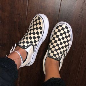 Checkered Vans (black and white)